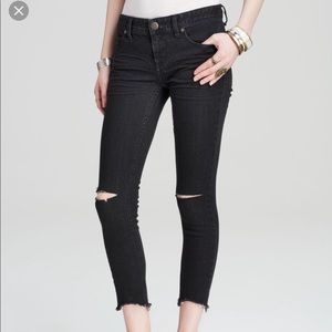 Free People black distressed skinny 25